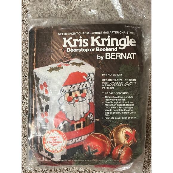 Vintage Kris Kringle Doorstop Bookend BERNAT #W03051 Needlepoint Christmas Santa - Picture 1 of 5